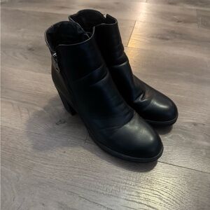 Elegant Black Ankle Boots